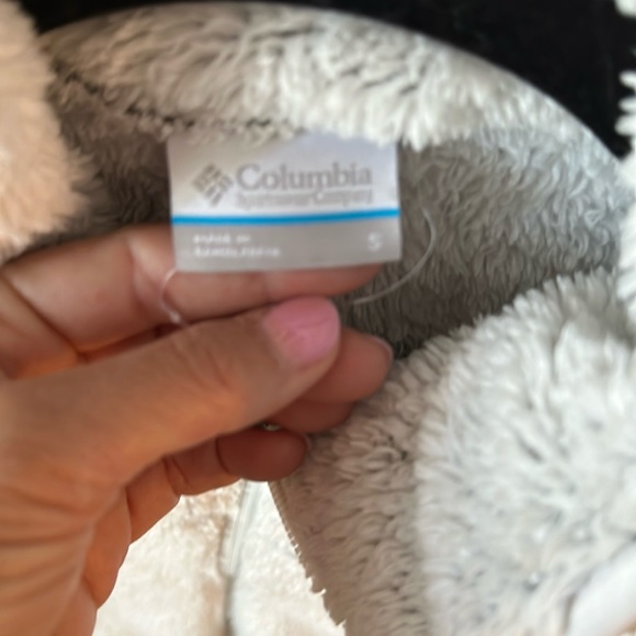 Columbia furry jacket. Super soft and warm. Barely worn. - Picture 3 of 3